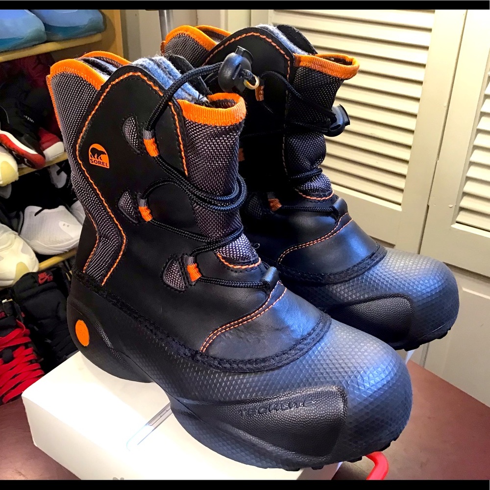 Sorel Boys LY1571-011 Blue Orange Lace Up Mid Calf Winter Boots.